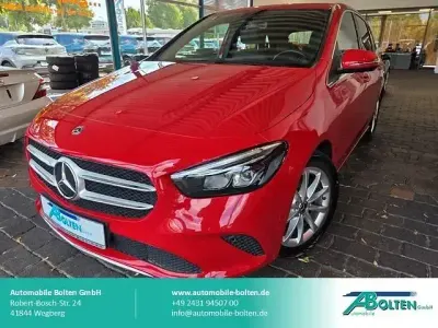 Gebraucht Mercedes B200 163 PS (119 kW) 2019 Rot Kleinwagen