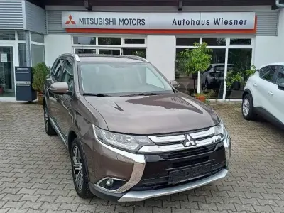 Gebraucht Mitsubishi Outlander 150 PS (110 kW) 2016 Granitbraun SUV