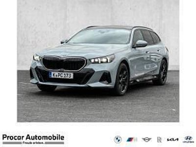 Gebraucht BMW 520 M Sport 197 PS (144 kW) 2025 Grau (brooklyn grau) Kombi
