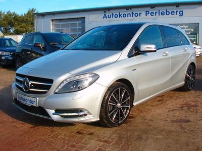 Gebraucht Mercedes B200 Night 156 PS (114 kW) 2012 Silber Van / Kleinbus