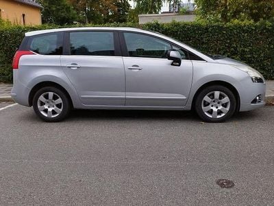 Gebraucht Peugeot 5008 Family 156 PS (114 kW) 2011 Silber Van / Kleinbus