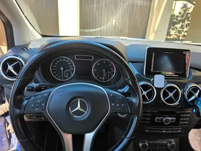 Gebraucht Mercedes B180 109 PS (80 kW) 2011 Blau Kleinwagen