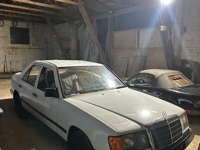 Gebraucht Mercedes E260 160 PS (117 kW) 1986 Weiß Limousine
