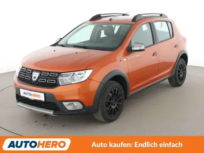 Usata Dacia Sandero Celebration 90 CV (66 kW) 2017 Arancione Berlina