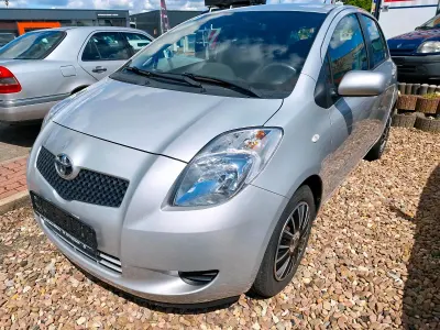Gebraucht Toyota Yaris 87 PS (63 kW) 2006 Silber Kleinwagen