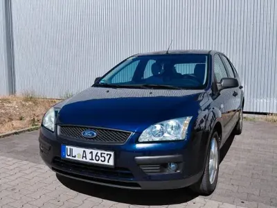 Gebraucht Ford Focus Trend 101 PS (74 kW) 2005 Blau Limousine