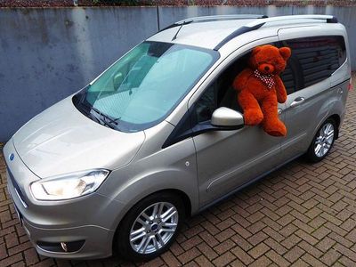 Silber Gebraucht 2016 Ford Tourneo Courier Titanium Van / Kleinbus | 12.916 € (Fairer Preis)