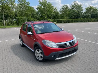 Gebraucht Dacia Sandero Stepway 84 PS (61 kW) 2011 Rot Kleinwagen