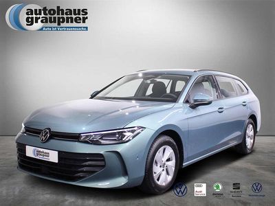 Grün / mariposit grün Neu 2025 VW Passat Kombi | 45.975 € (Fairer Preis)