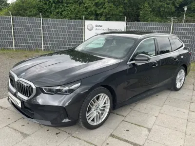 Gebraucht BMW 550e Sport Line 489 PS (359 kW) 2025 Grau Kombi
