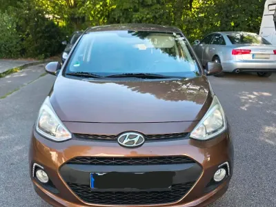 Gebraucht Hyundai i10 87 PS (63 kW) 2015 Braun Kleinwagen
