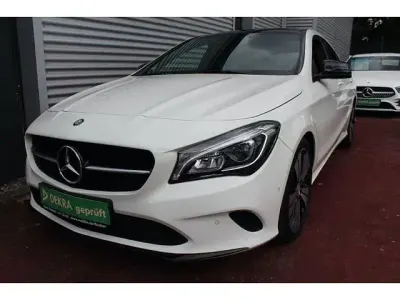 Gebraucht Mercedes CLA250 Night 211 PS (155 kW) 2016 Calcitweiss/zirrusweiss (metallic) Limousine