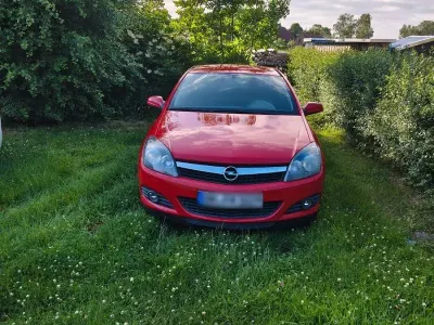 Gebraucht Opel Astra GTC Selection 90 PS (66 kW) 2009 Rot Limousine