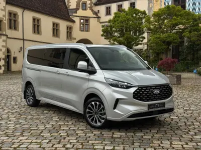 Neu Ford Tourneo Titanium 170 PS (125 kW) 2026 Silber Van / Kleinbus