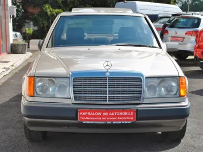 Brugt Mercedes E200 118 HK (86 kW) 1989 Sølv Sedan