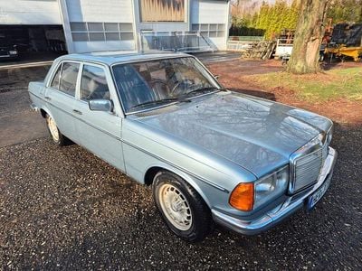 Gebraucht Mercedes 300 88 PS (64 kW) 1980 Silber Limousine