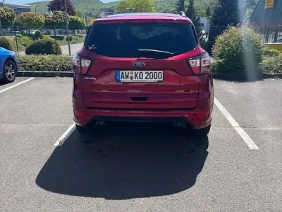 Używany Ford Kuga ST-Line 179 KM (131 kW) 2017 Czerwony SUV