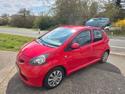 Gebraucht Toyota Aygo 68 PS (50 kW) 2007 Rot Kleinwagen