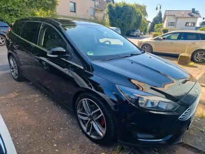Usata Ford Focus Trend 120 CV (88 kW) 2017 Nero Station wagon