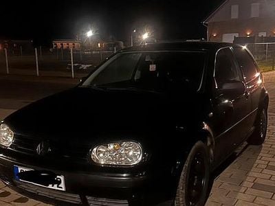 Schwarz Gebraucht 1999 VW Golf IV Kleinwagen | 1.400 € (Fairer Preis)