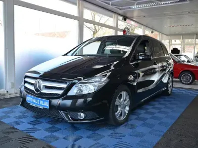 Gebraucht Mercedes B180 122 PS (89 kW) 2012 Schwarz Kleinwagen