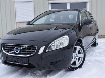 Schwarz Gebraucht 2013 Volvo V60 Momentum Kombi | 8.499 € (Guter Preis)