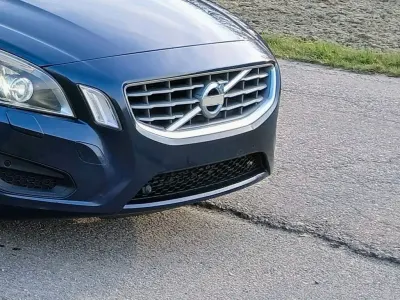 Używany Volvo V60 Momentum 163 KM (119 kW) 2012 Niebieski Kombi