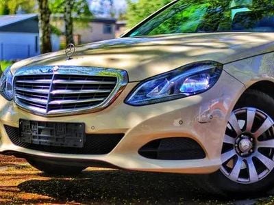 Usata Mercedes E200 136 CV (100 kW) 2015 Giallo Berlina