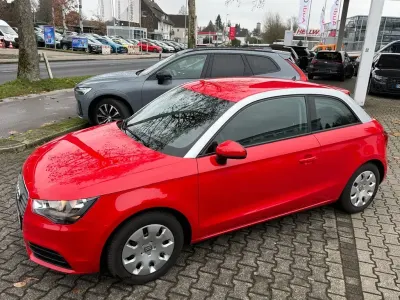 Gebraucht Audi A1 Attraction 86 PS (63 kW) 2011 Rot Kleinwagen