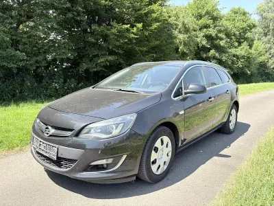 Gebraucht Opel Astra 110 PS (80 kW) 2013 Schwarz Kombi