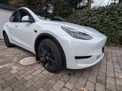 Weiß Gebraucht 2023 Tesla Model Y Standard Range SUV | 36.500 € (Fairer Preis)