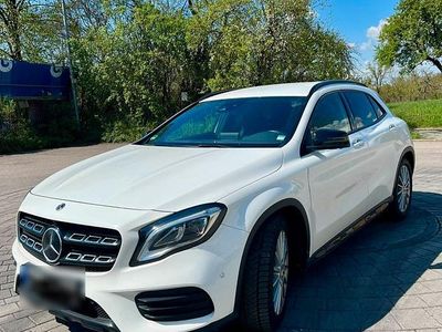 Usata Mercedes GLA220 AMG line 170 CV (125 kW) 2019 Bianco SUV