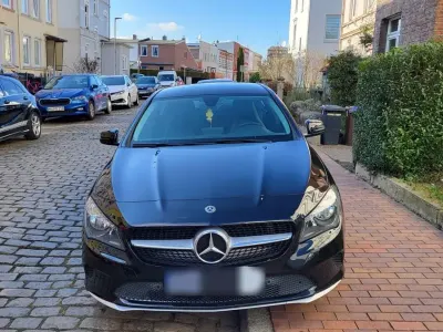 Gebraucht Mercedes CLA180 Shooting Brake 122 PS (89 kW) 2019 Schwarz Kombi