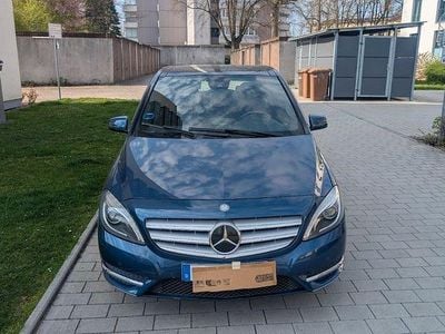 Usata Mercedes B180 122 CV (89 kW) 2012 Blu Monovolume