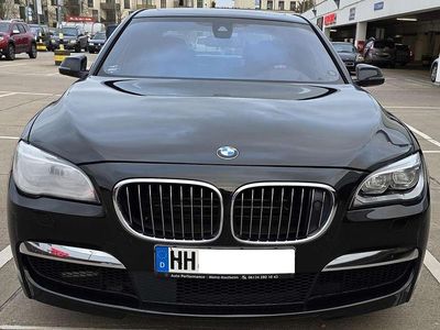 Schwarz Gebraucht 2012 BMW 750 Luxury Line Limousine | 29.999 €