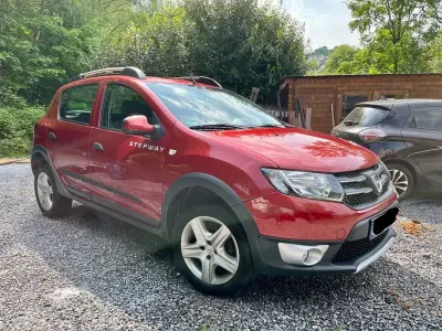 Używany Dacia Sandero Stepway 90 KM (66 kW) 2013 Czerwony Sedan/Limuzyna