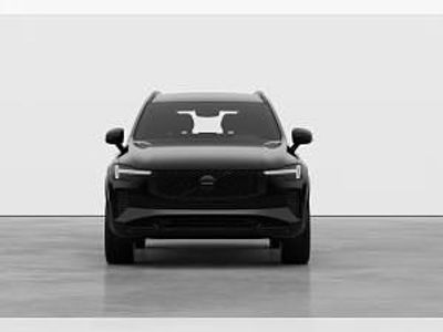 Neu Volvo XC90 Plus 250 PS (183 kW) 2025 Schwarz (onyx schwarz metallic) SUV