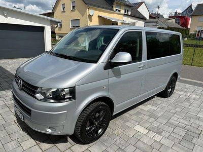 Gebraucht VW Caravelle Comfortline 140 PS (102 kW) 2015 Silber Van / Kleinbus