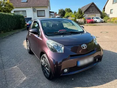 Gebraucht Toyota iQ 98 PS (72 kW) 2009 Violet Kleinwagen