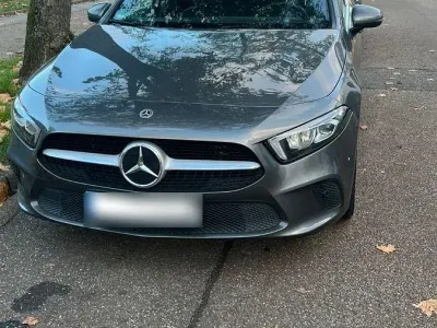 Gebraucht Mercedes A200 163 PS (119 kW) 2020 Grau Limousine
