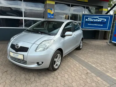 Gebraucht Toyota Yaris 87 PS (63 kW) 2009 Silber Kleinwagen