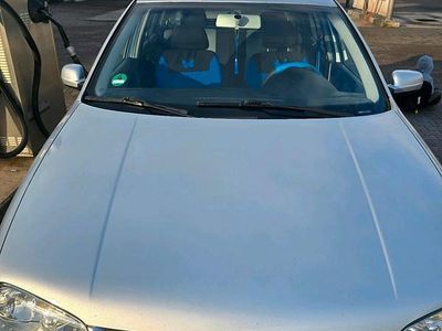 Silber Gebraucht 2003 VW Golf IV Kleinwagen | 1.750 €