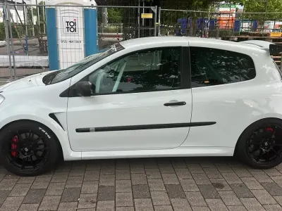 Używany Renault Clio IV R.S. 201 KM (147 kW) 2012 Biały Hatchback