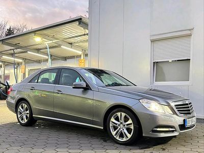 Grau Gebraucht 2011 Mercedes E200 Avantgarde Limousine | 8.700 € (Fairer Preis)