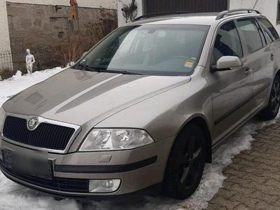 Grau Gebraucht 2009 Skoda Octavia Kombi | 4.900 €