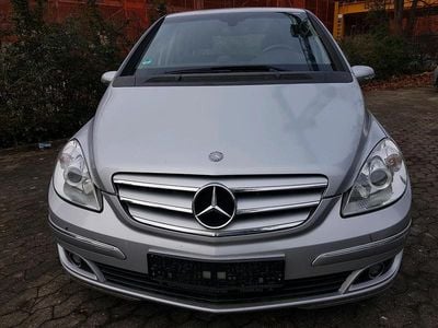 Silber Gebraucht 2005 Mercedes 200 Limousine | 2.500 € (Superpreis)