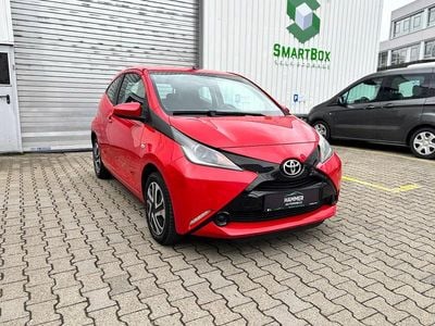 Gebraucht Toyota Aygo X-play 69 PS (50 kW) 2017 Rot Kleinwagen