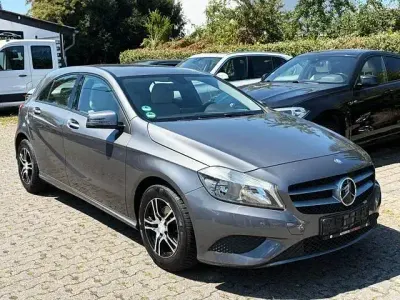 Gebraucht Mercedes A180 122 PS (89 kW) 2012 Grau Kleinwagen