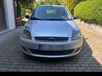 Gebraucht Ford Fiesta Style 80 PS (58 kW) 2007 Silber Kleinwagen