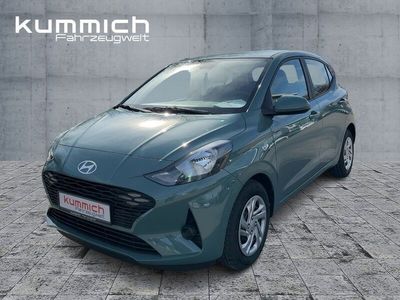 Neu Hyundai i10 Select 63 PS (46 kW) 2025 Mangrove green (grün) Kleinwagen